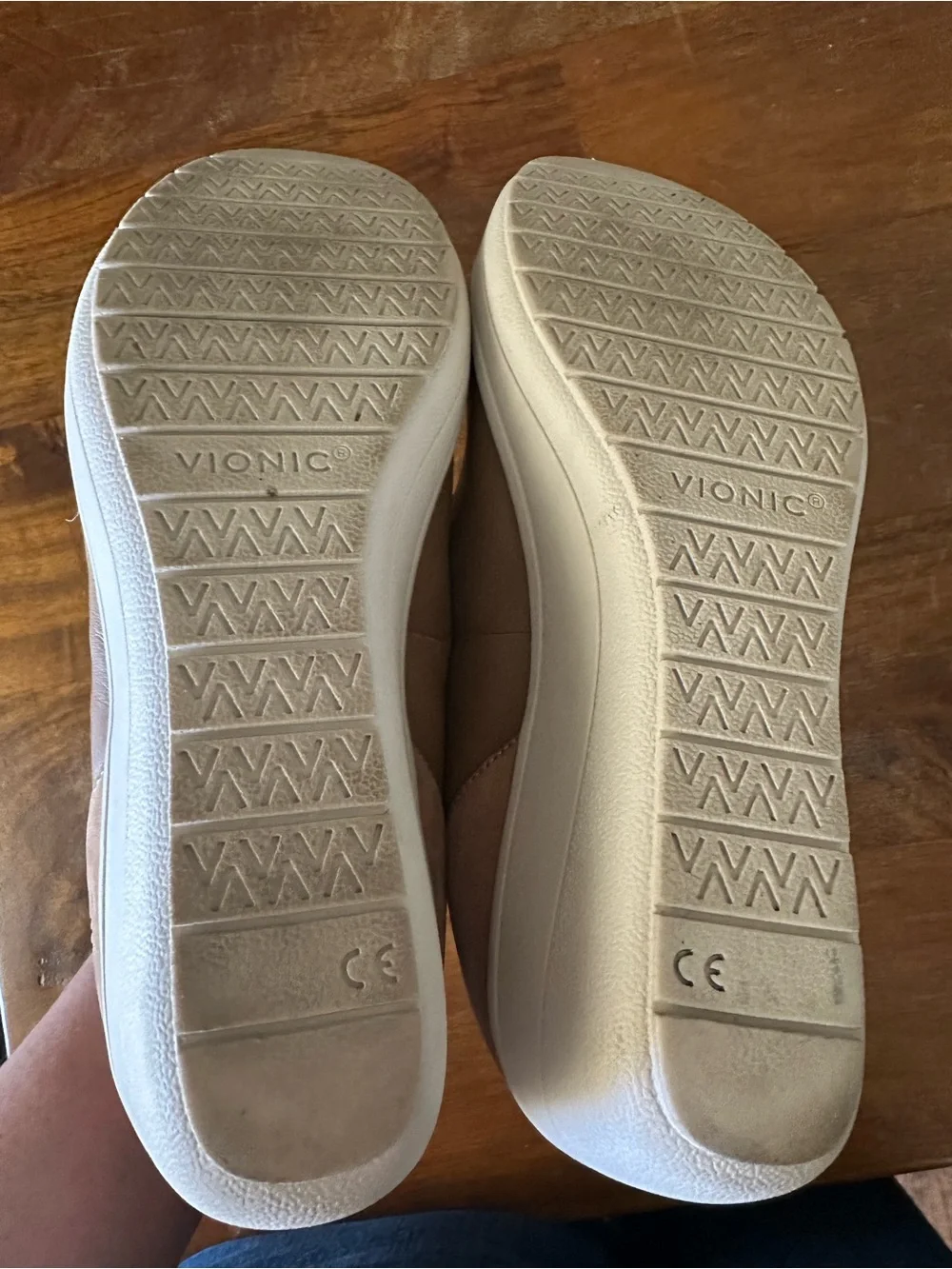 Vionic Jacey tan leather wedge comfort shoes ladies size 8.5